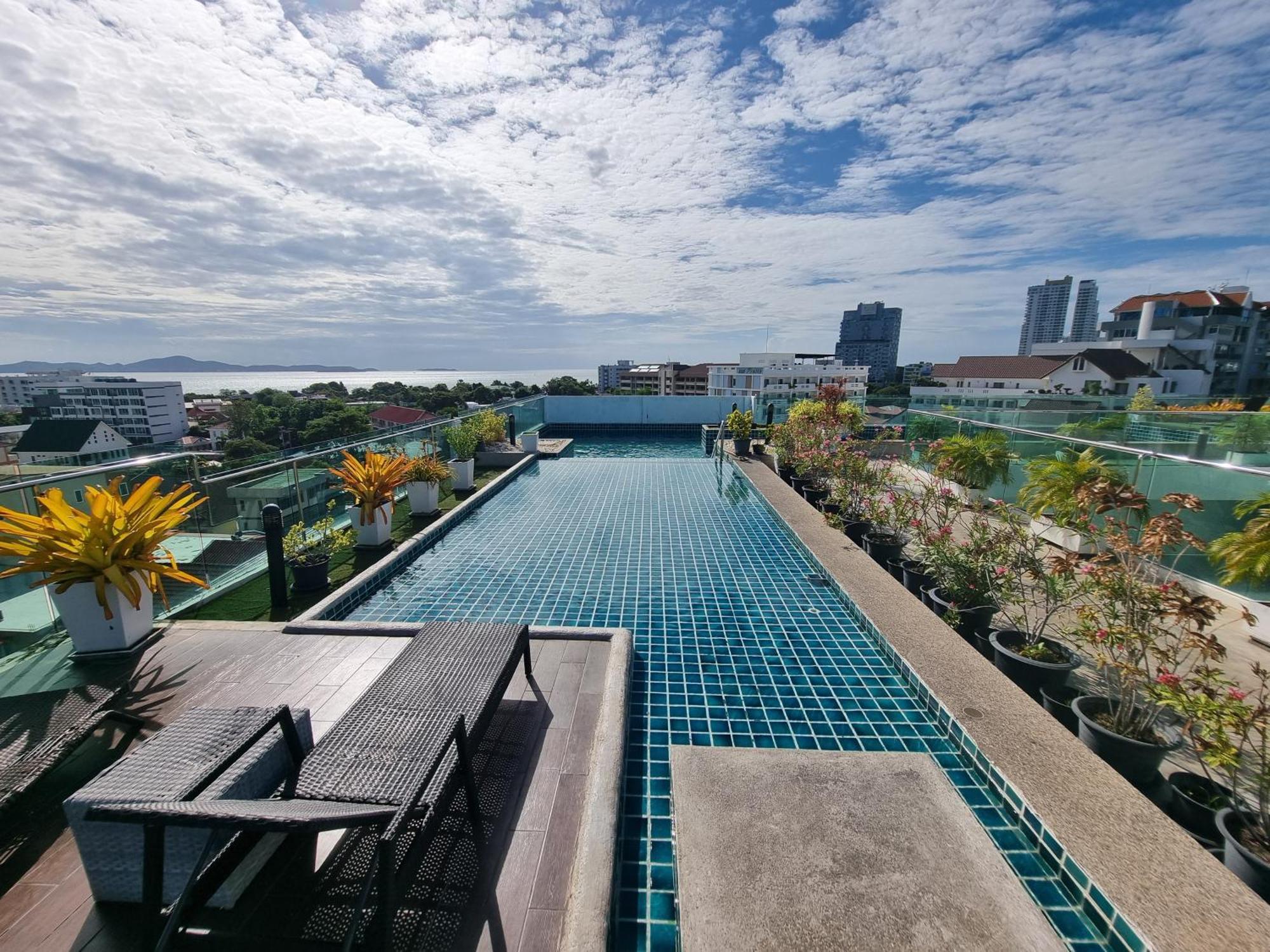 Laguna Bay 1 *